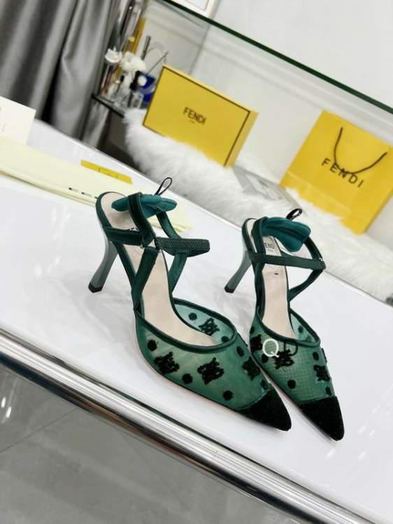 Picture of Fendi Shoes _SKUFendisz35-4285128.5cmGDT0140